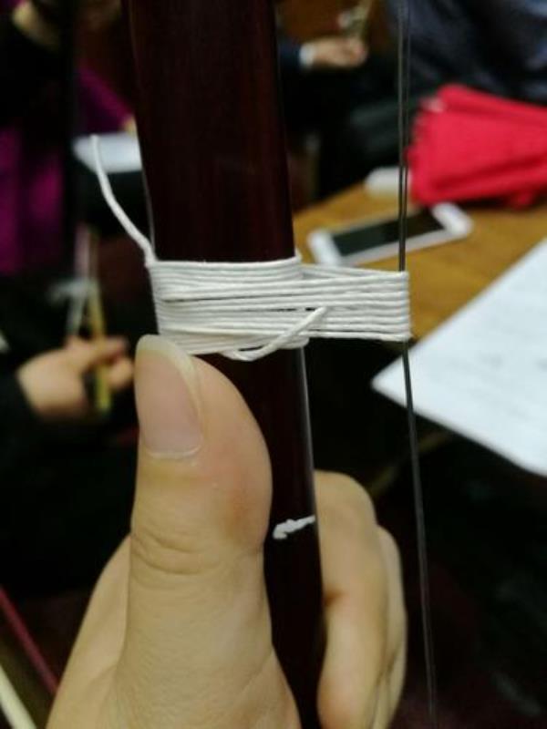 二胡左手按弦离千斤位置
