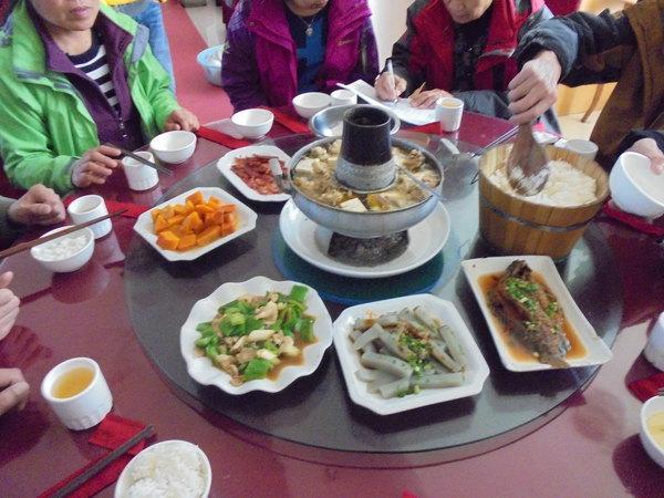为什么要中午12点吃饭