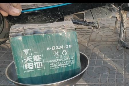 电动车电瓶4个鼓包一个还能用吗