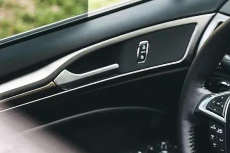 10年福特蒙迪欧转向柱故障