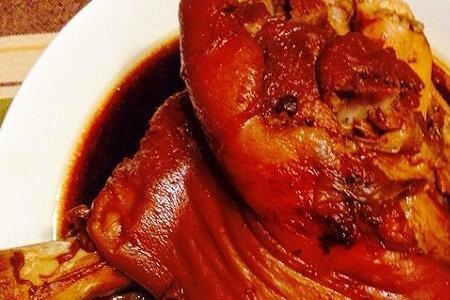 猪肘子能和牛肉一起酱吗