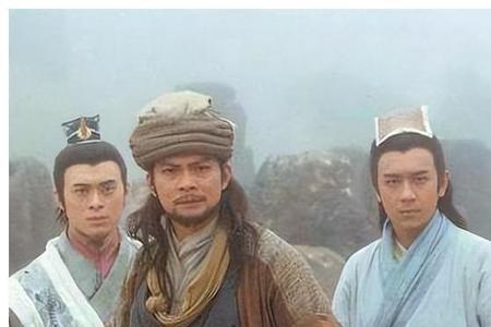 第一个告知乔峰姓萧的人是谁