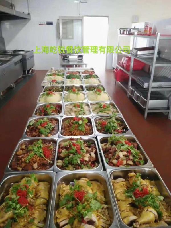 在工地上班和做餐饮哪个好