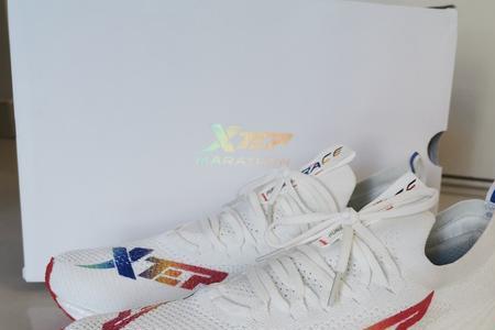 飞影team是竞速跑鞋吗