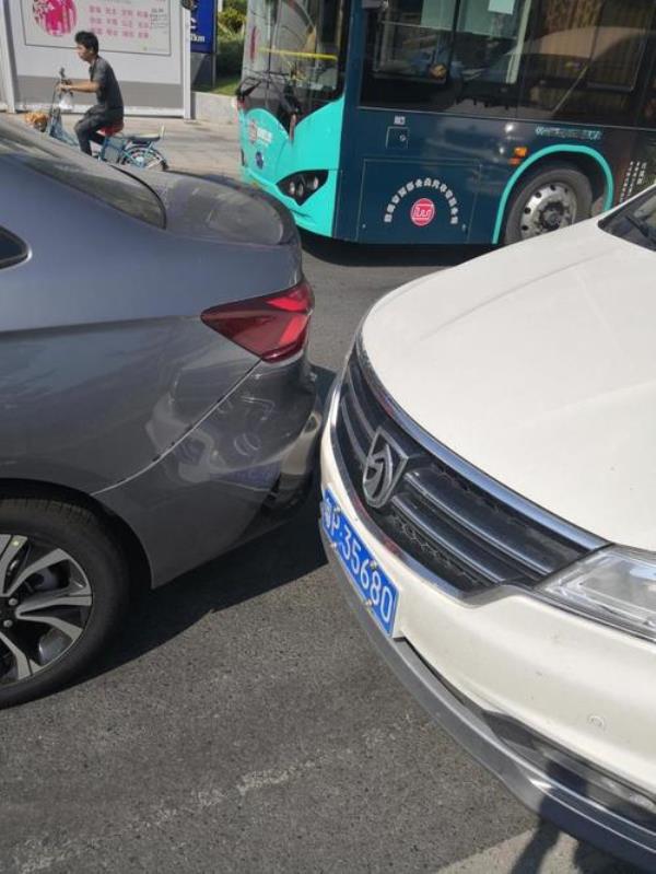 全责追尾4s店修好怎么提车
