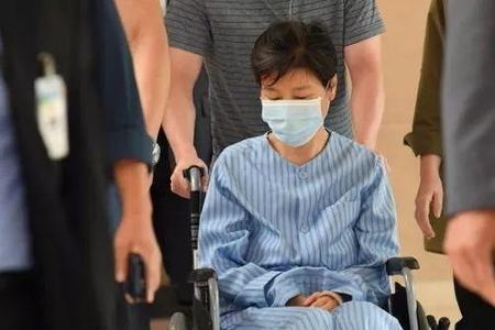 朴槿惠什么时候取消警卫保安