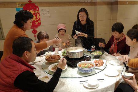 团年宴中午好还是晚上好