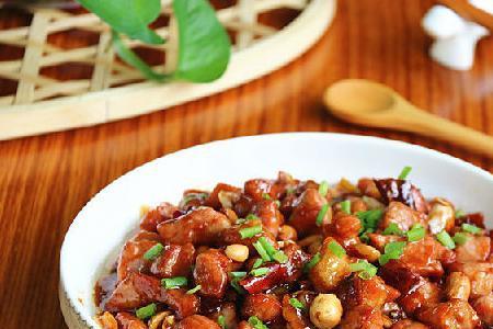 麻辣肉丁的腌制做法