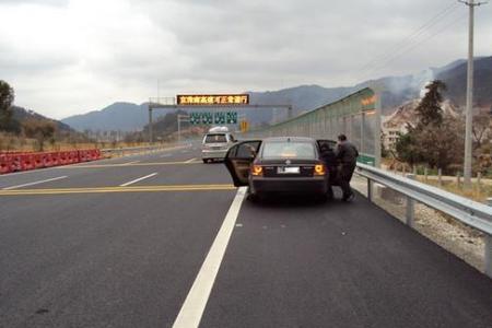 高速公路匝道撞到人责任划分