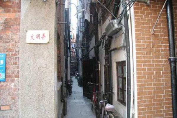 背南面北是什么意思