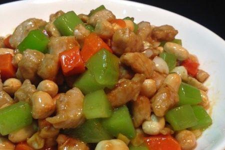 萝卜丁炖肉丁花生米做法