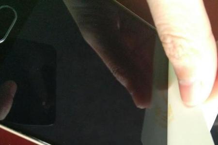 钢化膜怎么撕下来重贴