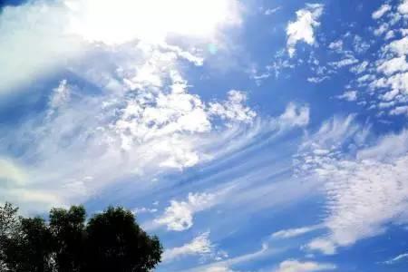 形容云南天空漂亮的句子