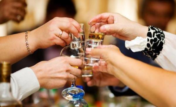 一句话形容酒肉女人