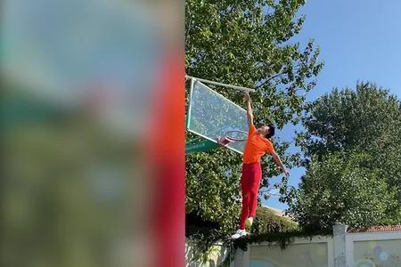 摸篮板的正确跳姿