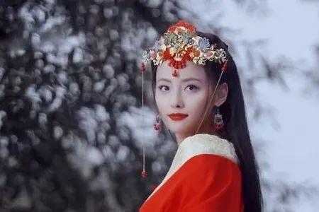 天生媚骨是贬义词