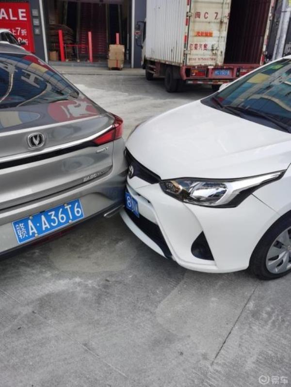 自己开车刮到路边怎么报保险