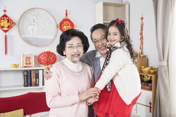 刚出生的男孩爷爷奶奶送什么