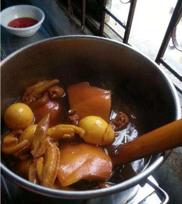 正宗的卤水是什么颜色