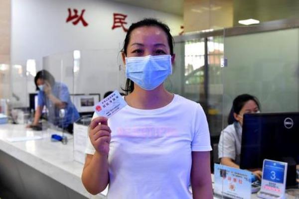 广州社保卡照片是身份证上的吗