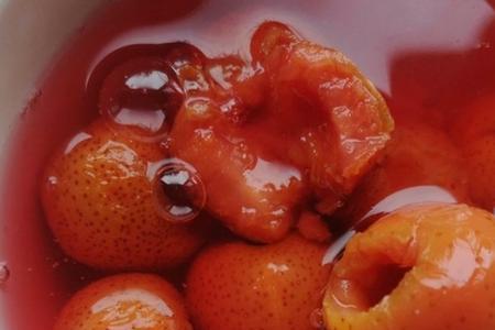 蒸出的山楂罐头为何汤汁不红