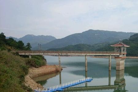 村集体水库承包40年合法吗