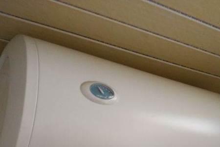 燃气热水器顺着电源线漏水