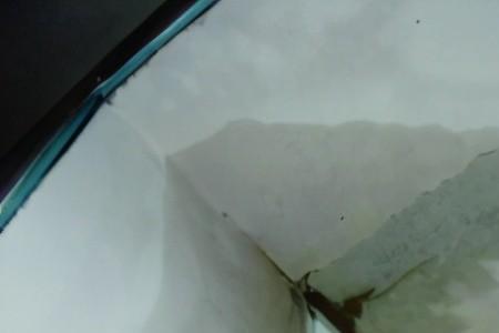 楼上邻居漏水导致楼下屋顶渗水