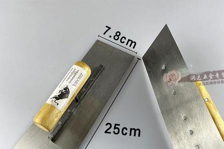 铁板刮腻子正确方法