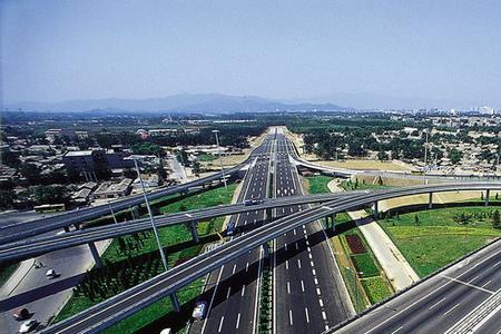高速公路是怎么扩建的