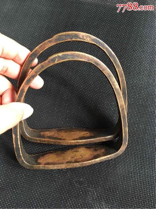 铜马一个脚抬起叫什么