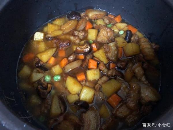 电饭锅做五花肉蒸土豆的做法