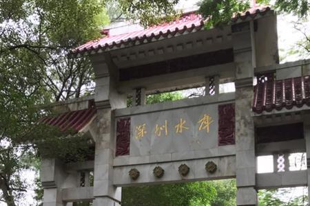 东湖公园有几个大门