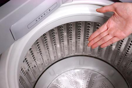 洗衣机脱水机能甩干但是不出水