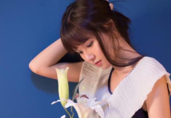 夸奖女生上头的句子