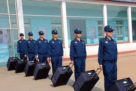 江淮雄鹰通信兵属于地勤吗