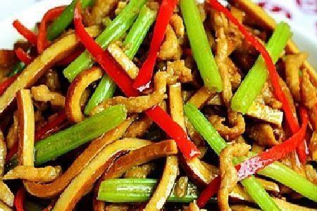 猪肉香干炒丝瓜皮的做法