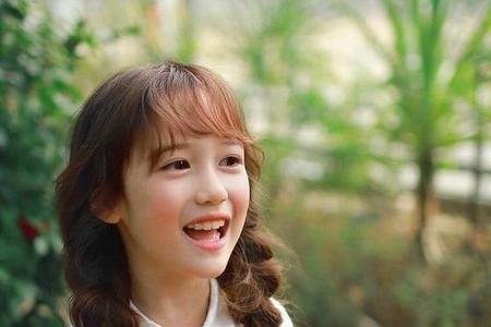 夸女孩淡妆不食人间烟火的句子