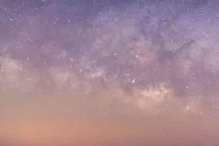浩瀚的天空指白天还是晚上