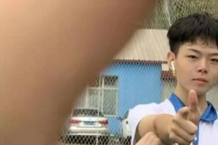 17岁男生喜欢一个人的表现
