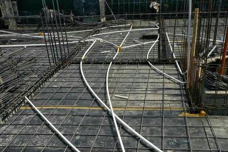 顶板预埋线管是怎么穿线的