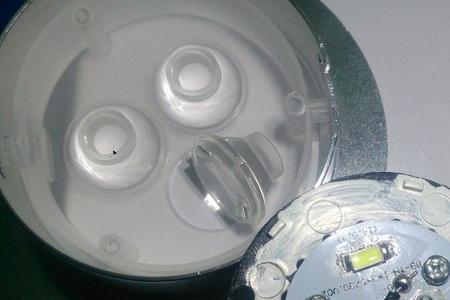 楼梯触摸式灯一闪一闪怎么修