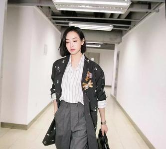 直线型人适合的衣服风格