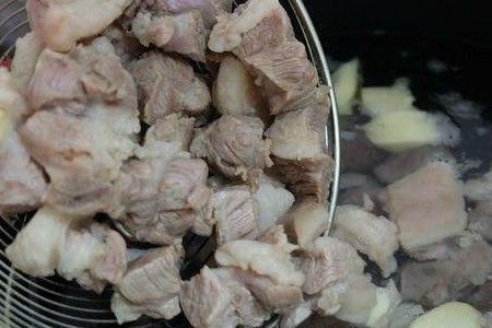 羊肉出水要冷水下锅吗