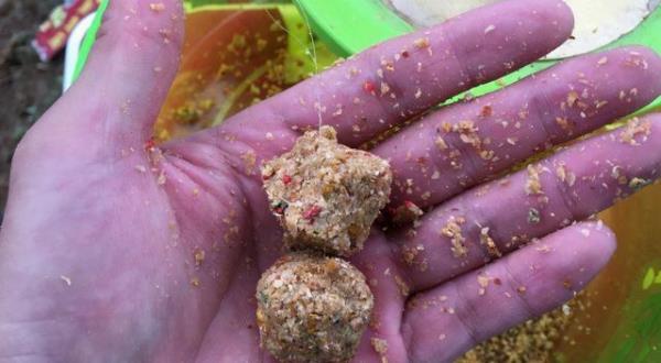 钓工程鲫饵料雾化大可以吗