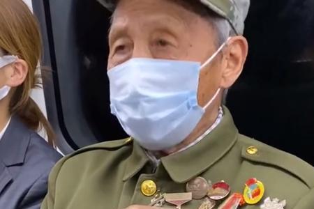 肃然起敬是什么意思