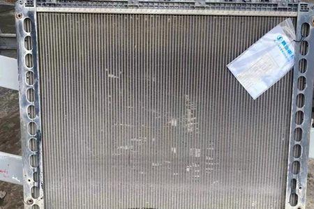 汽车水箱掉入杂物怎么处理