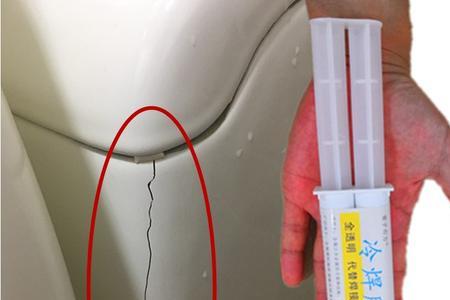 马桶水箱底部都有一道小裂缝吗