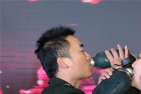 异性之间喝交杯酒代表什么意思