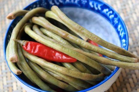 夏天做四川泡菜酸豆角要多久